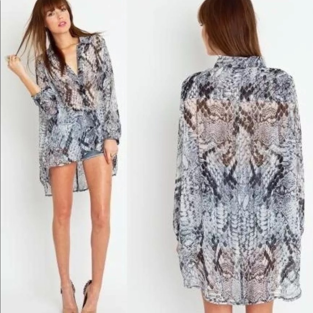 🌷4 for 20  STYLESTALKER Snakeskin oversized Blouse Size 4